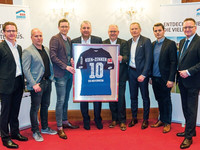 TSG Hoffenheim Trikotuebergabe